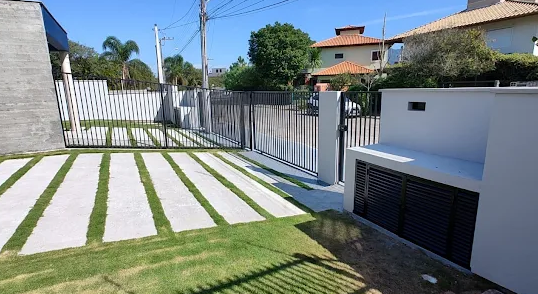 Portões de ferro sob medida — serralheria CG Inox e Ferro em São José SC
